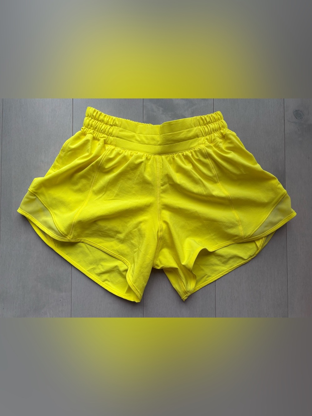 Lululemon Hotty Hot shorts 4” size 2